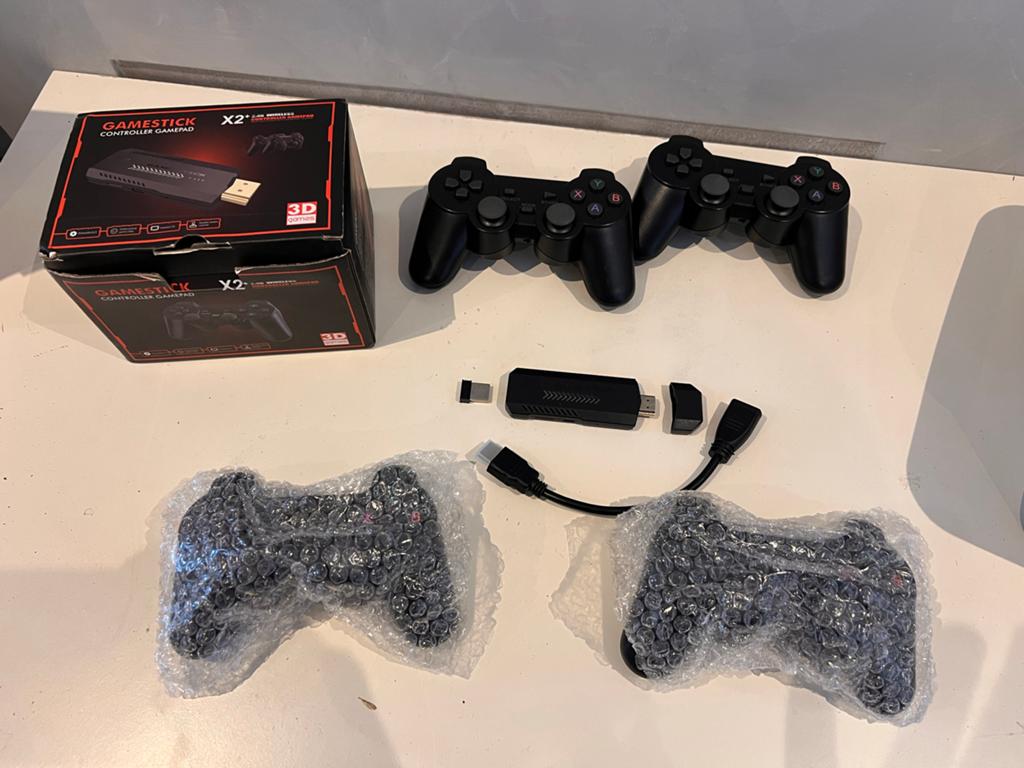 Gamestick met 4 controllers en 1000+ retro games, Ophalen, Overige merken, Zo goed als nieuw