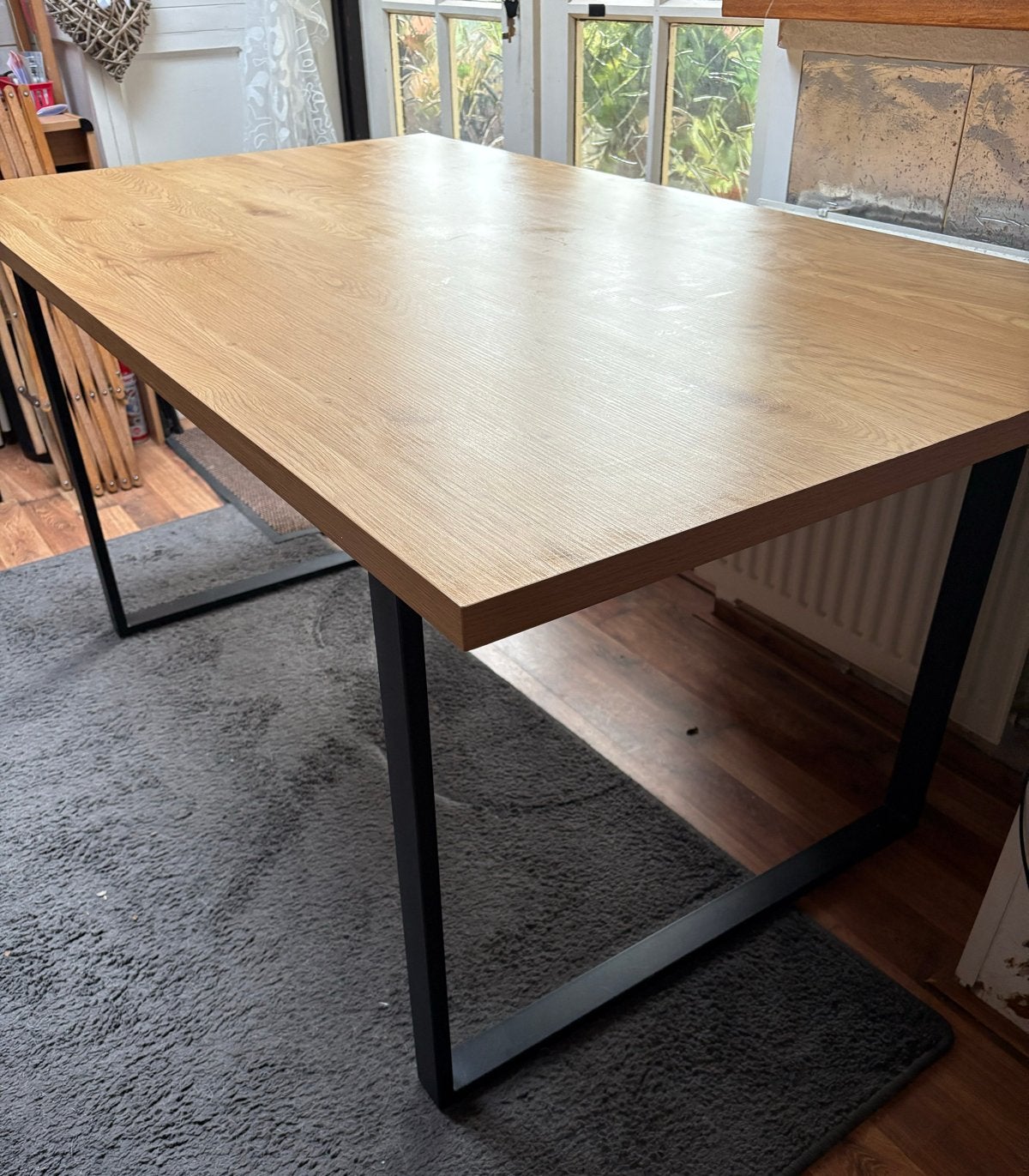 Eettafel met metalen onderstel (JYSK), Ophalen, Gebruikt, 100 tot 150 cm, Eikenhout