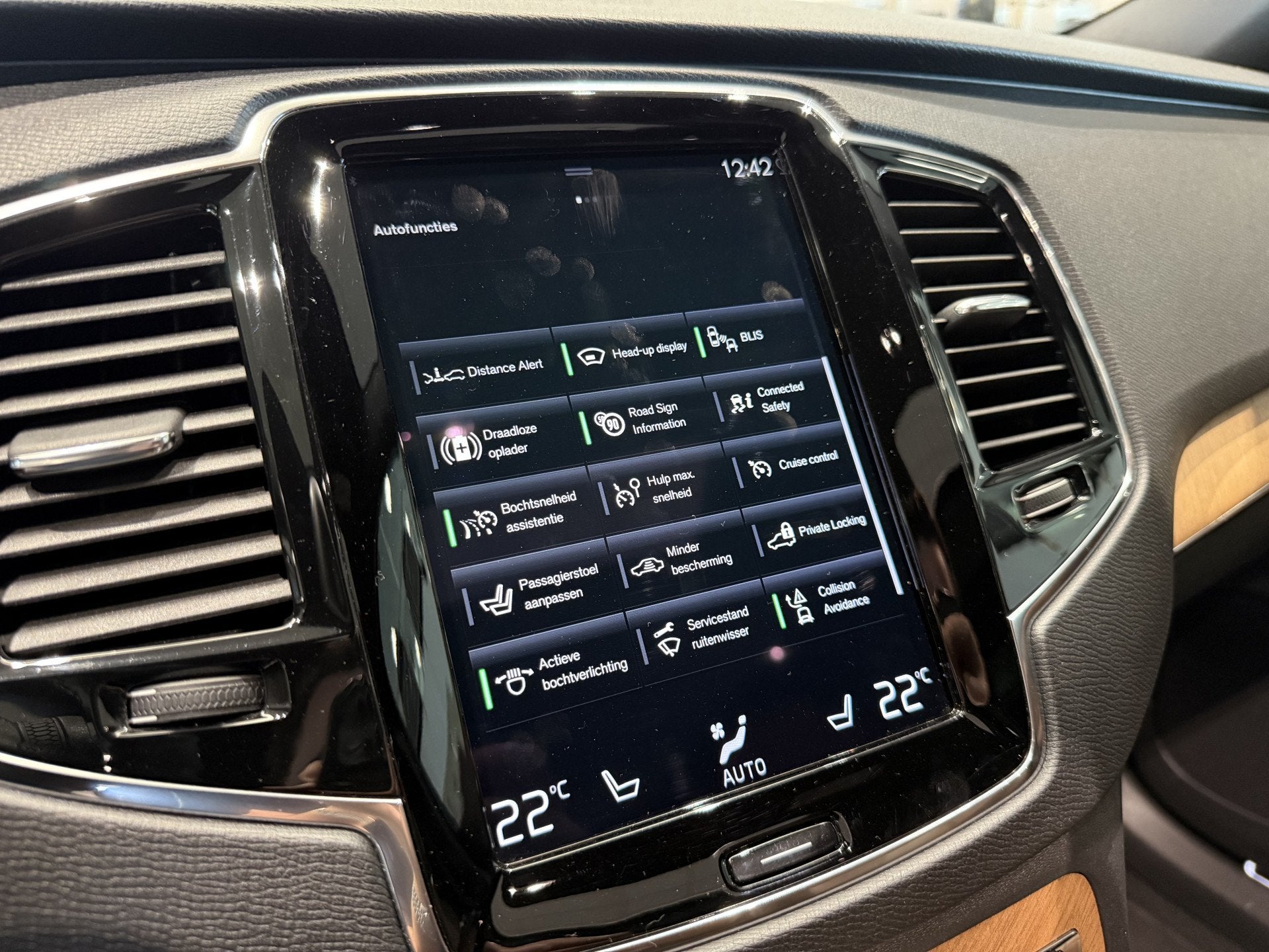 Foto 19 van Volvo XC90 2.0 T8 Recharge AWD R-Design, Trekhaak, Luchtveri