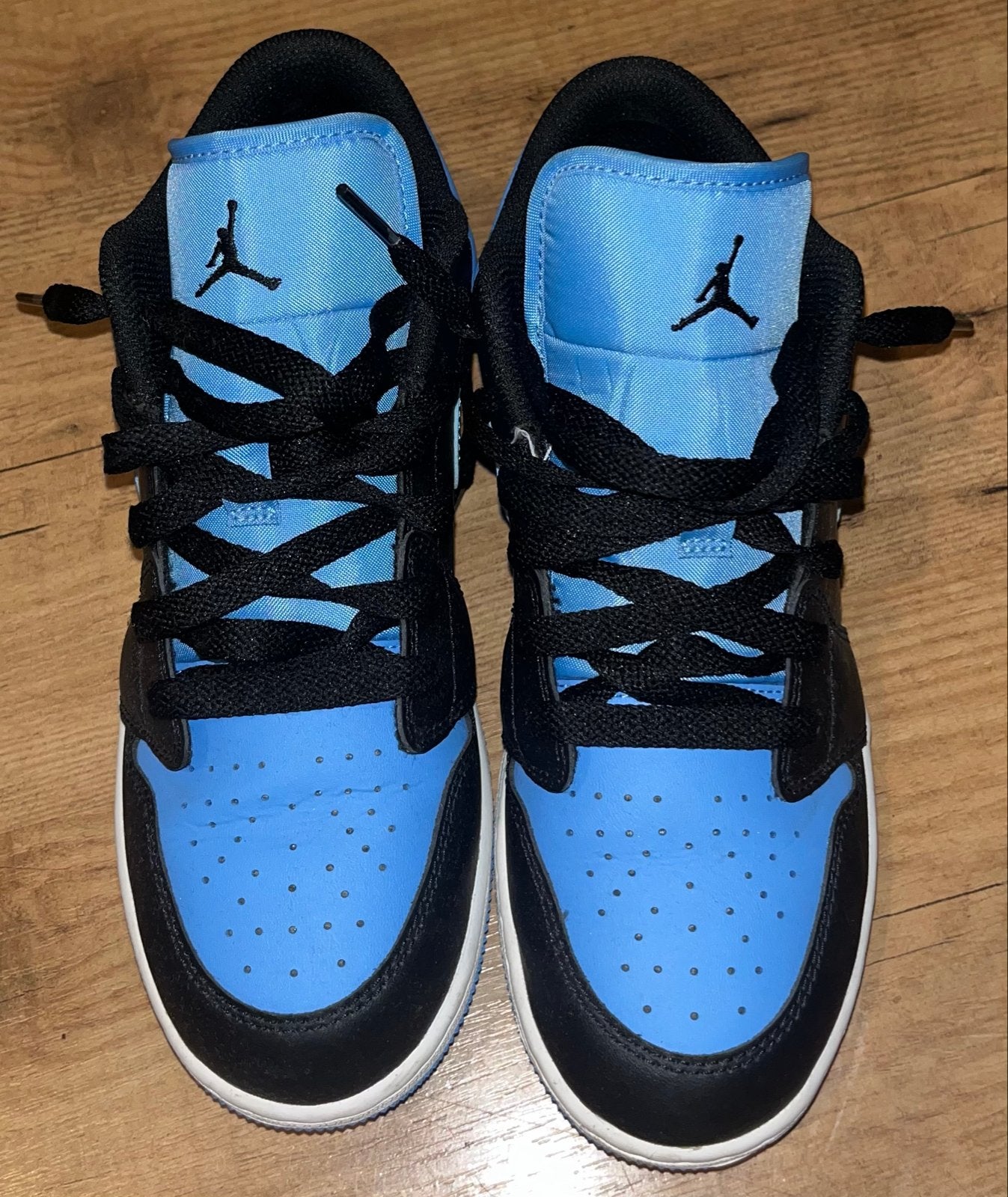 Jordan 1 Low UNC Black - Maat 38.5, Ophalen of Verzenden, Gedragen, Blauw, Sneakers of Gympen