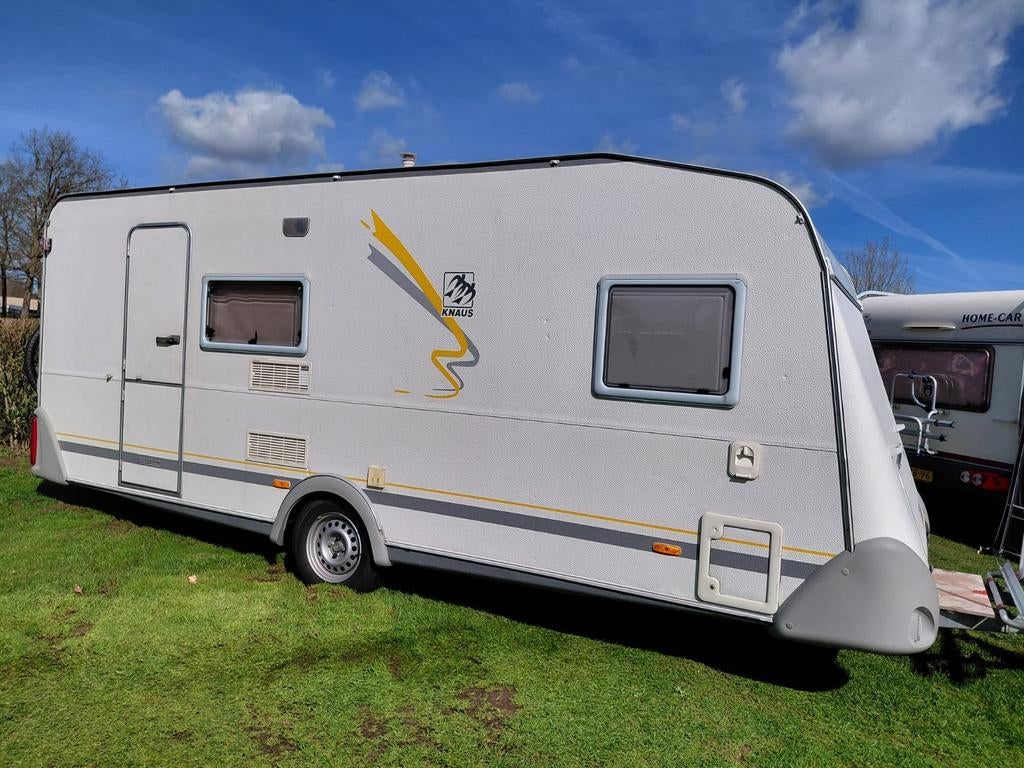 Knaus 500tkm Sudwind Caravan 6 persoons stapelbed  voortent, Caravans en Kamperen, Caravans, Dwars-stapelbed, Treinzit, Particulier