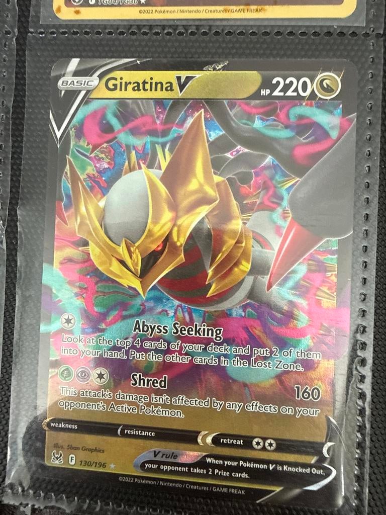 Giratina V Pokémon Kaart - Zeldzaam en Krachtig, Ophalen of Verzenden, Zo goed als nieuw, Losse kaart