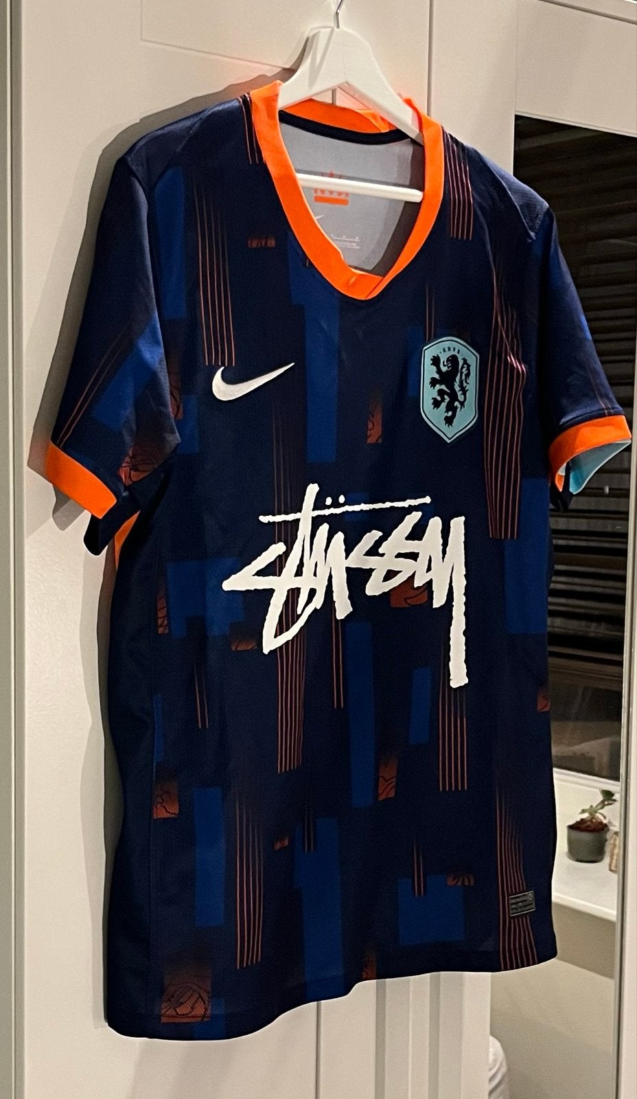 Nike x Stüssy KNVB Voetbalshirt - Nieuwstaat, Kleding | Heren, T-shirts, Ophalen of Verzenden, Nieuw, Maat 48/50 (M), Blauw