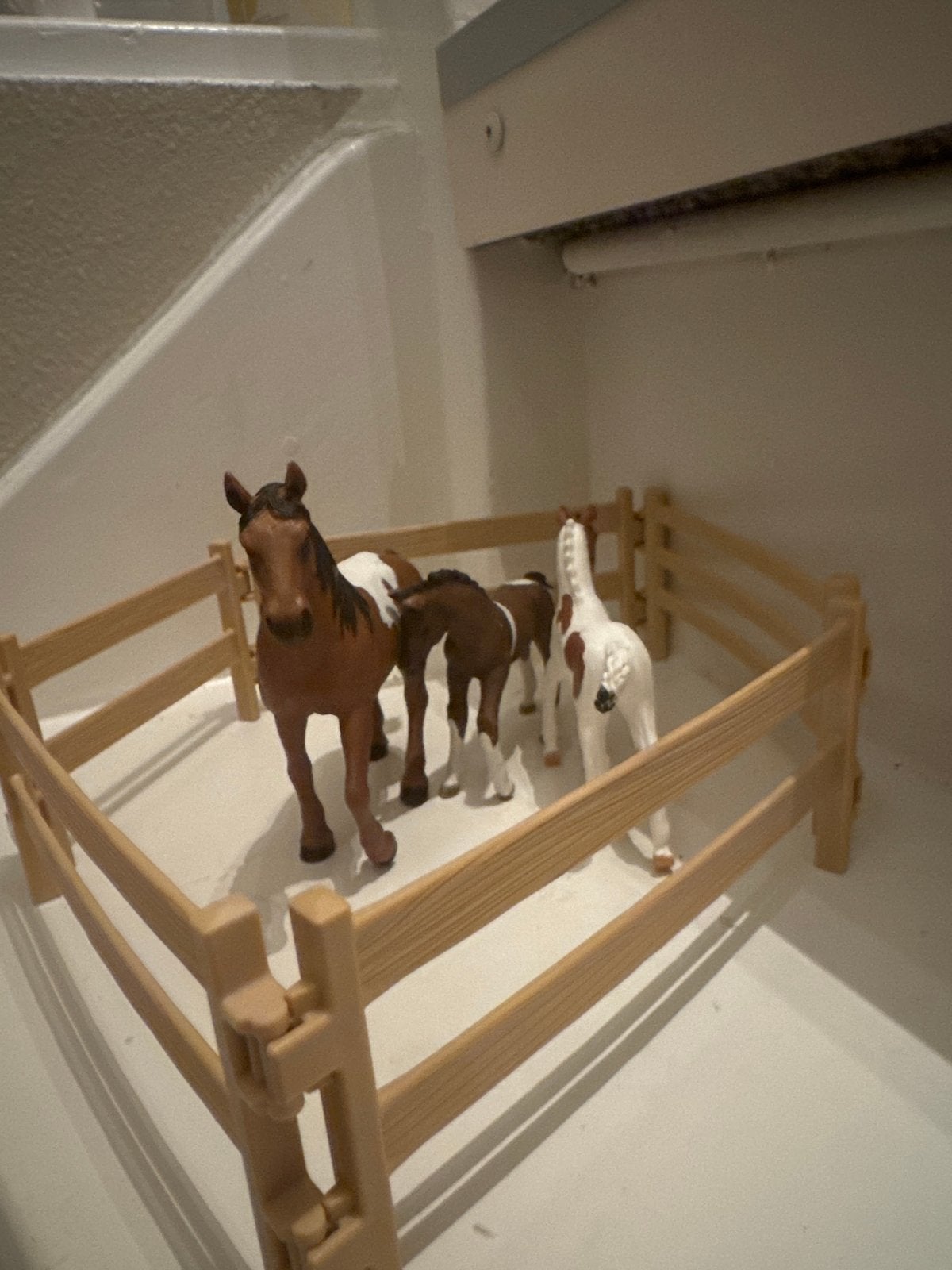 Schleich paardenfamilie met omheining, Ophalen of Verzenden, Gebruikt