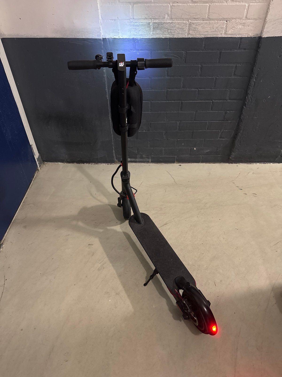 Elektrische step met verlichting en tas, Fietsen en Brommers, Steps, Ophalen, Zo goed als nieuw, Elektrische step (E-scooter)