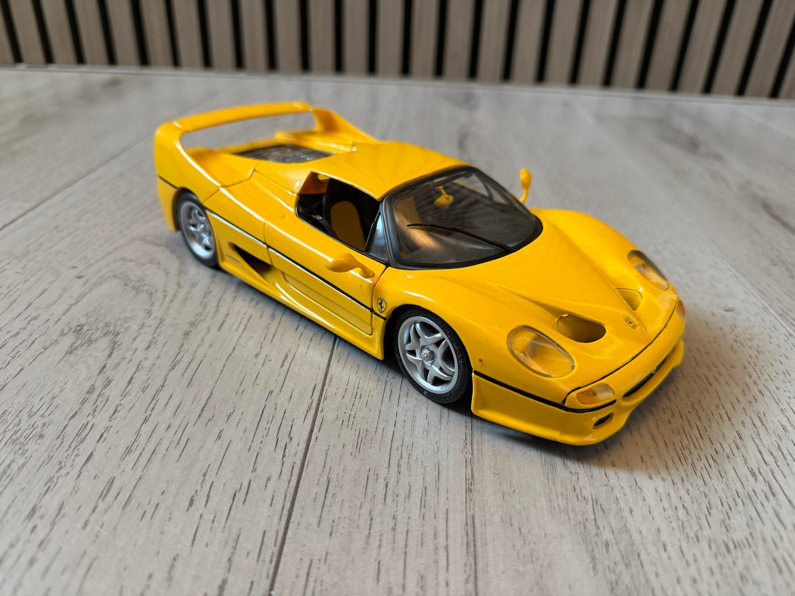 Maisto Ferrari F50 Schaalmodel 1:18 Geel, Ophalen, Zo goed als nieuw, Auto, Maisto