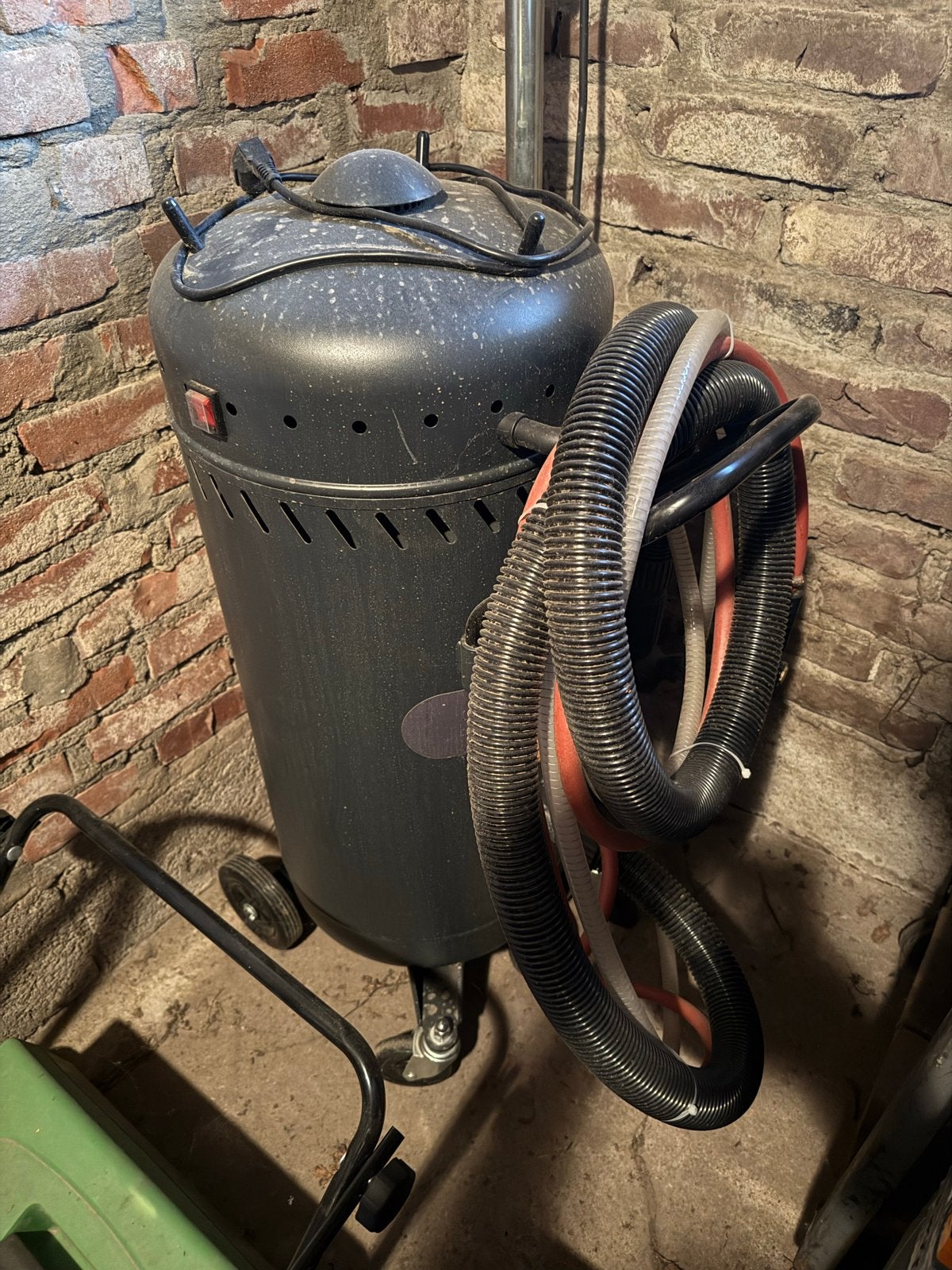 AirPro Zandstraalketel SK28V met afzuiging en straalgrid, Ophalen, Zo goed als nieuw