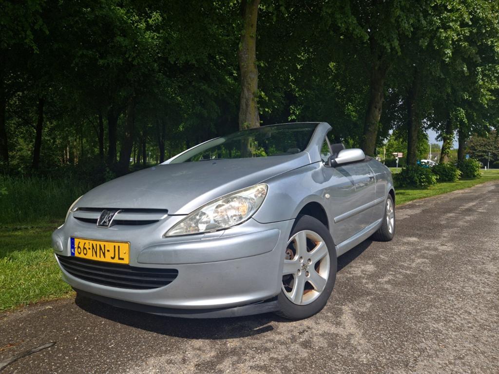 Peugeot 307 2.0 16V CC 2004 / Apk nieuw / Cabriolet, Auto's, Voorwielaandrijving, Zwart, Cabriolet, 4 stoelen