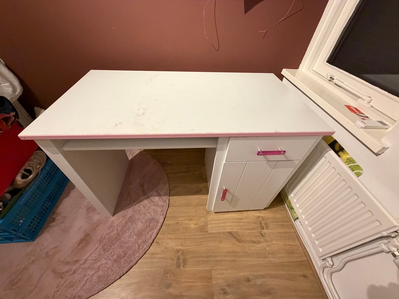 GRATIS kinderbureau, Huis en Inrichting, Bureaus, Ophalen, Gebruikt, Kinderbureau, 121 cm