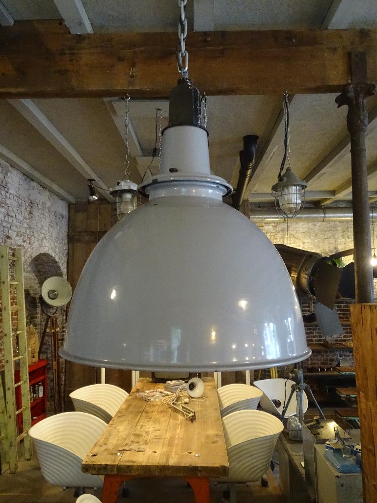 Industriele lamp uit Shell fabriek UK emaillen, Ophalen