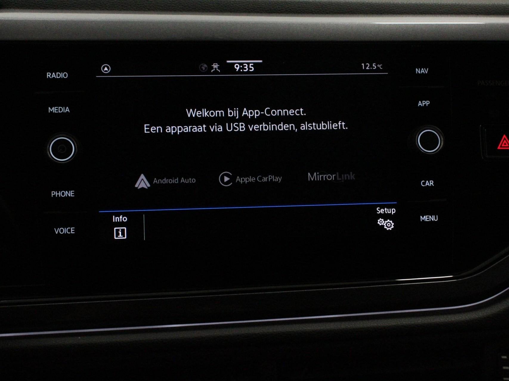 Volkswagen Polo 1.0 TSI 110pk Highline Navigatie Apple Carpl, Stof, Gebruikt, Euro 6, Zwart