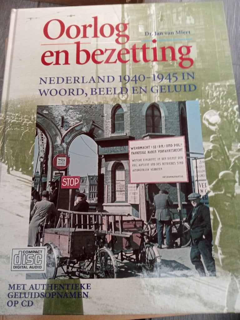 Oorlog en bezetting. CD ontbreekt. In nette staat., Ophalen of Verzenden, Nederland