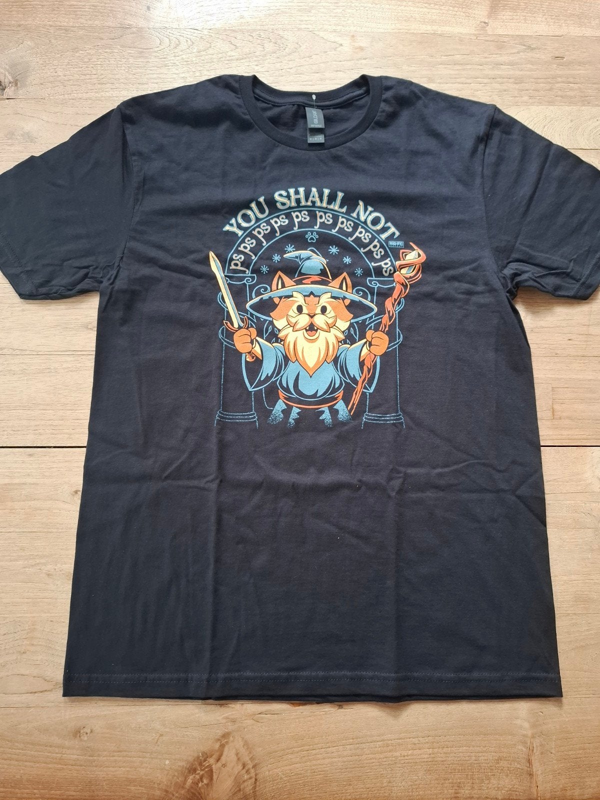 Zwart Qwertee T-shirt You Shall Not PSPSPS maat M ongedragen, Ophalen, Maat 48/50 (M), Zwart, Nieuw