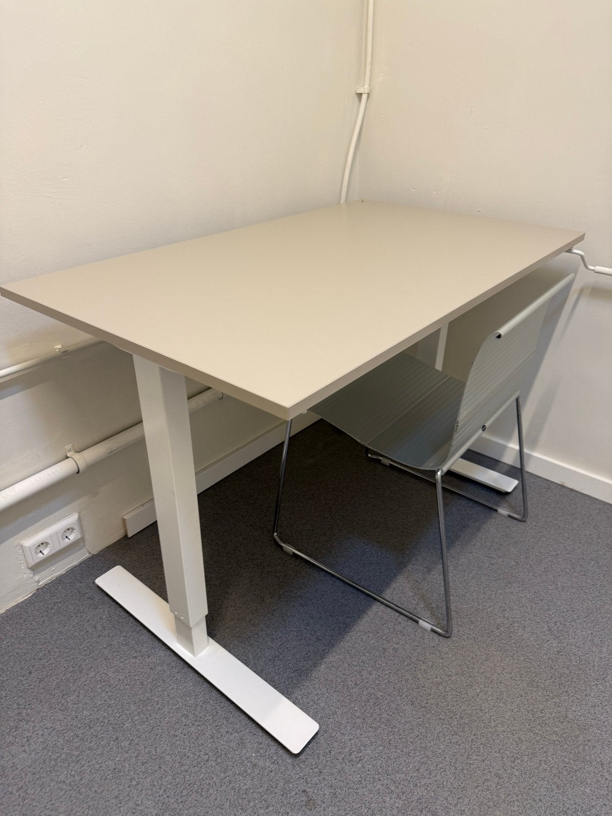 Mooie in hoogte verstelbare tafel 120x60 cm, Huis en Inrichting, Bureaus, Ophalen of Verzenden, In hoogte verstelbaar, Gebruikt