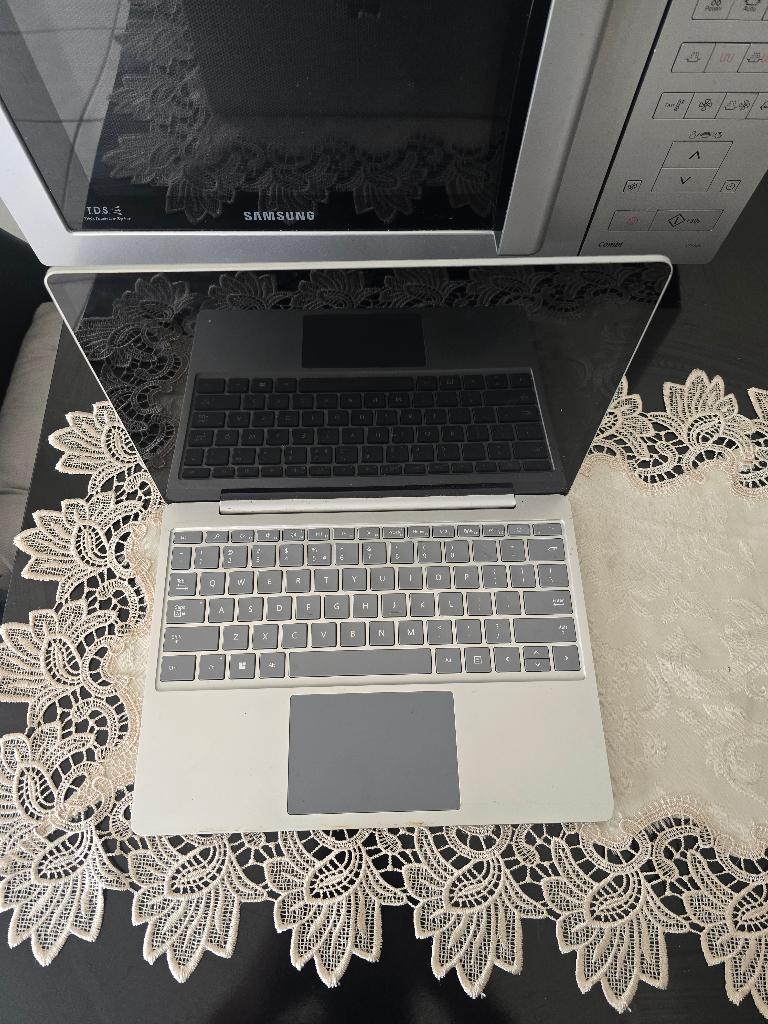 Surface Laptop Go 2   Defect !!, Computers en Software, Windows Laptops, Ophalen of Verzenden, Niet werkend