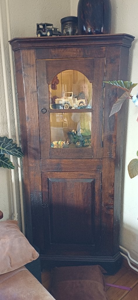 Hoekkast vitrine, Ophalen