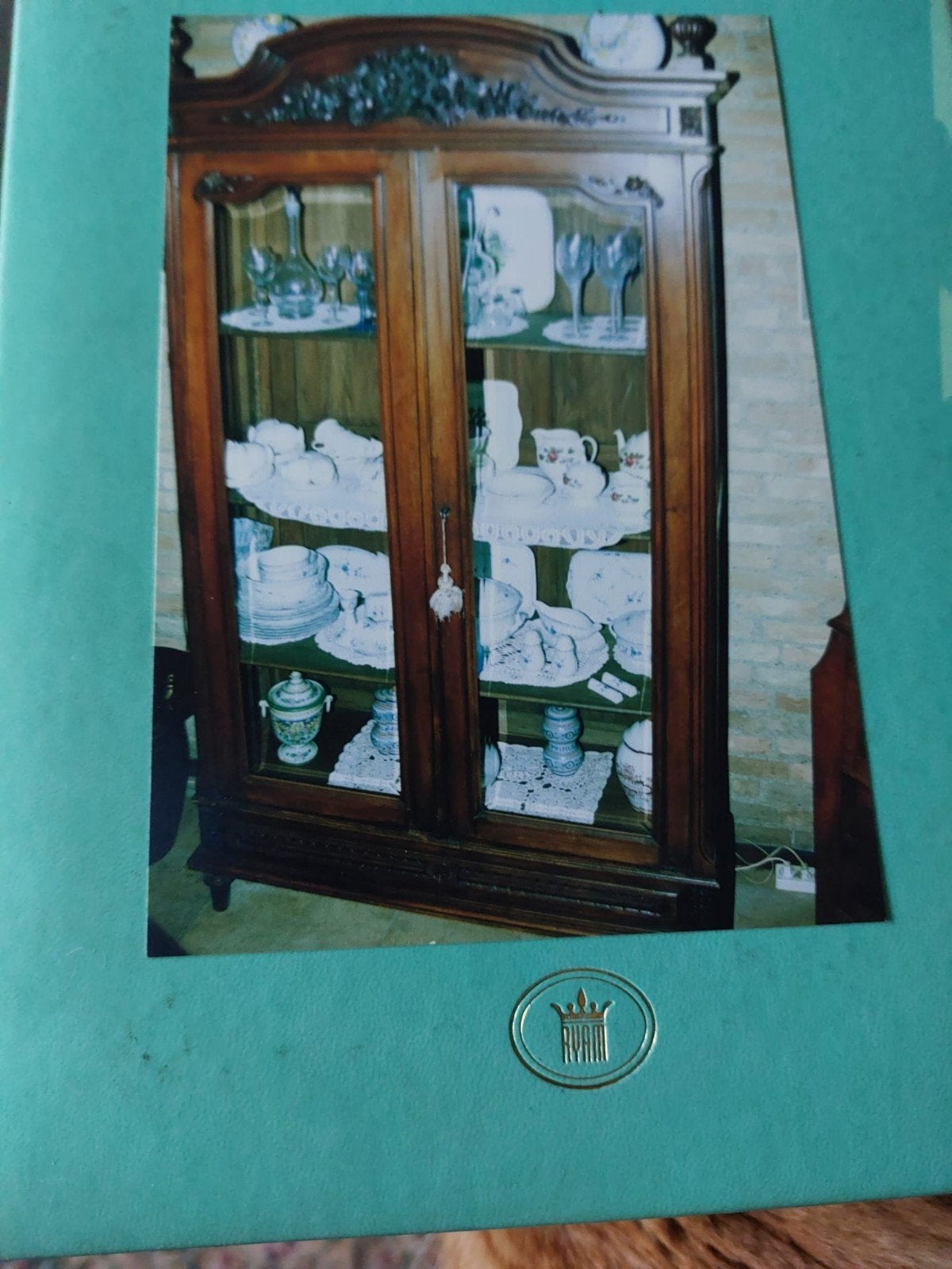 Antieke vitrinekast met glas en houtsnijwerk, Antiek en Kunst, Antiek | Meubels | Kasten, Ophalen