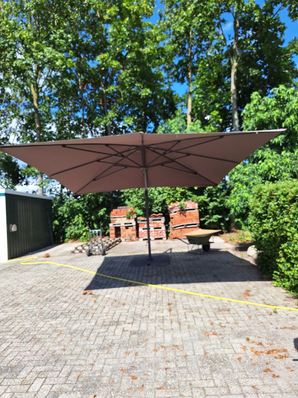 Zweefparasol 44 taupe, Tuin en Terras, Ophalen, Zo goed als nieuw, Zweefparasol