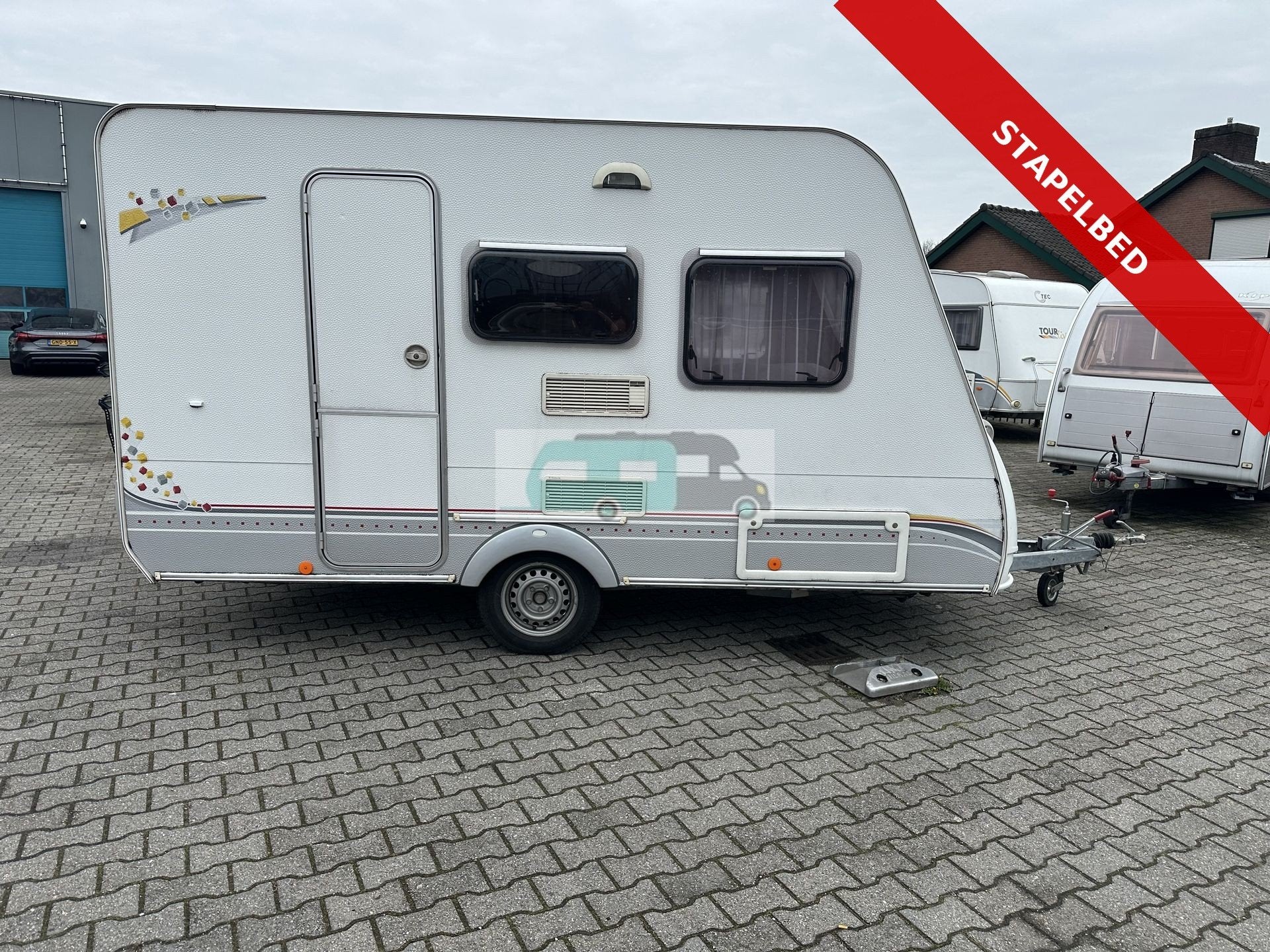 Sterckeman 370DD 2008 met stapelbed. lichtgewicht (bj 2008), Caravans en Kamperen, Caravans, Sterckeman, Bedrijf, Kachel, 500 - 750 kg