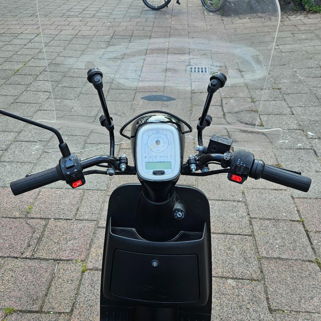 Askoll ES2 City 1.4 Elektrische Scooter (45km/h), Aspen, Zo goed als nieuw, Support@aspen.com, 2000 Aspen Parkway
Aspen, CO 81611
USA
