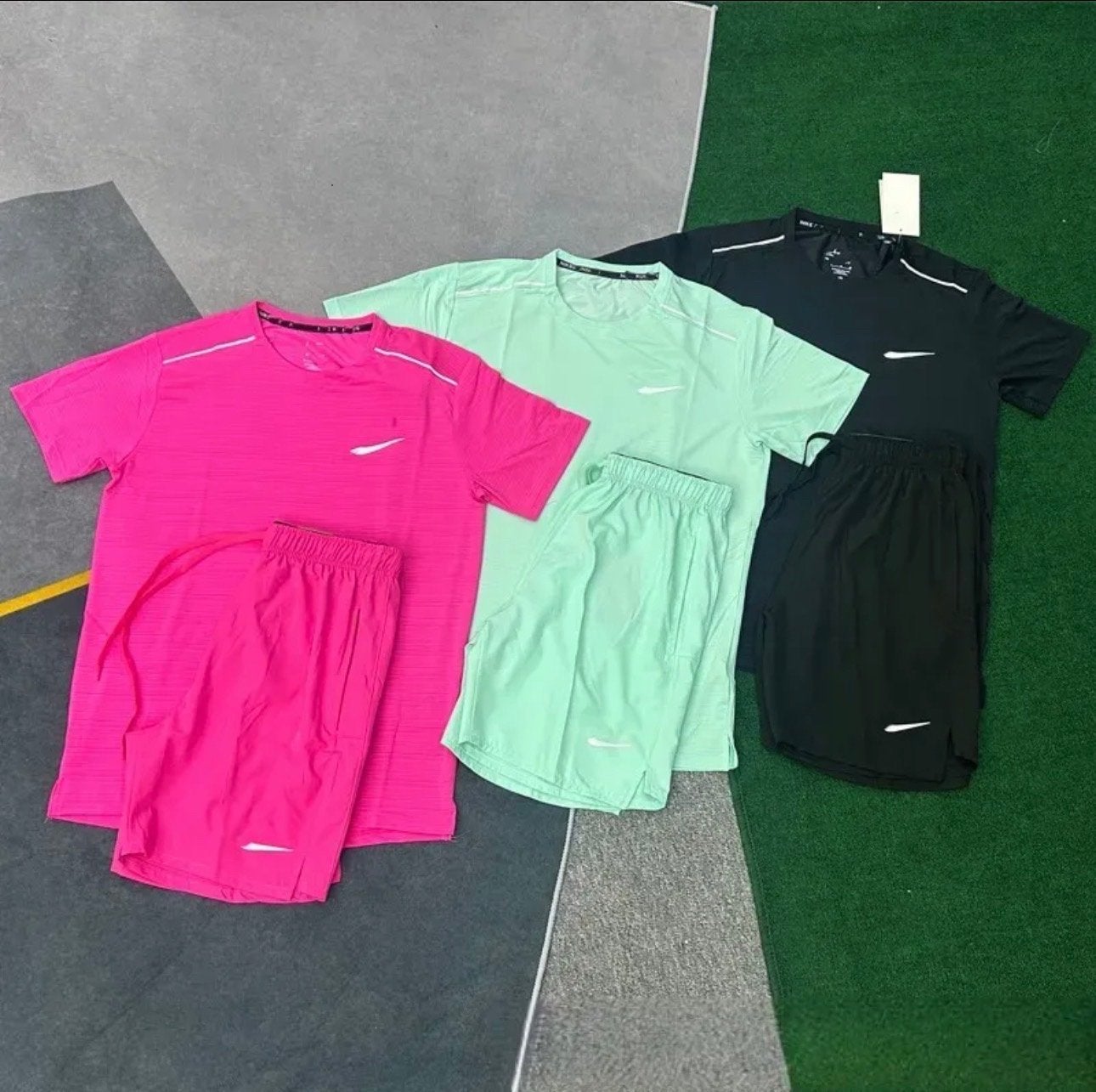 Nike Tech Sportset - Ideaal voor Zomerse Workouts, Maat 38/40 (M), Meerkleurig, Nieuw, Ophalen of Verzenden