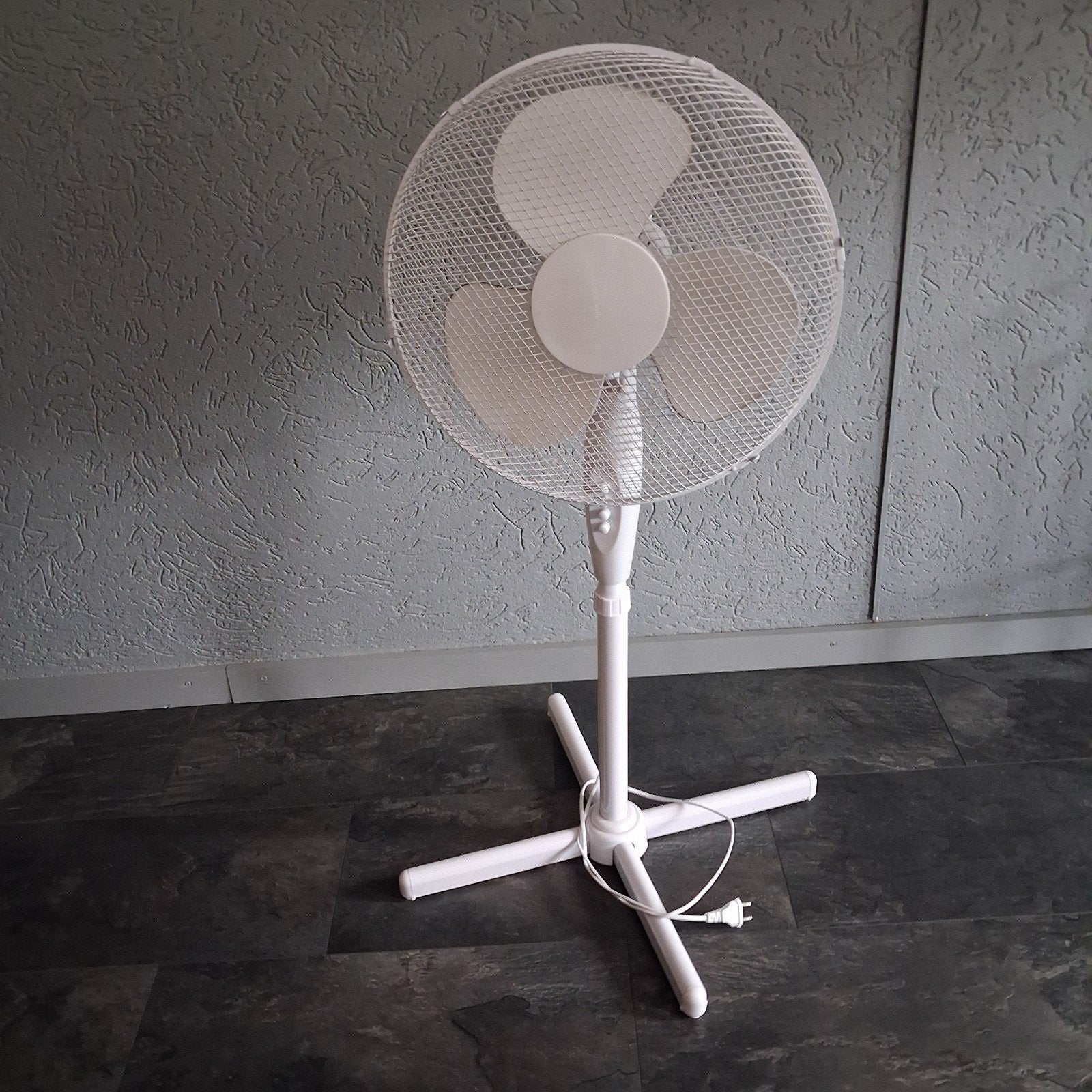 Witte Statiefventilator - Perfect voor warme dagen, Ophalen, Zo goed als nieuw, Statiefventilator