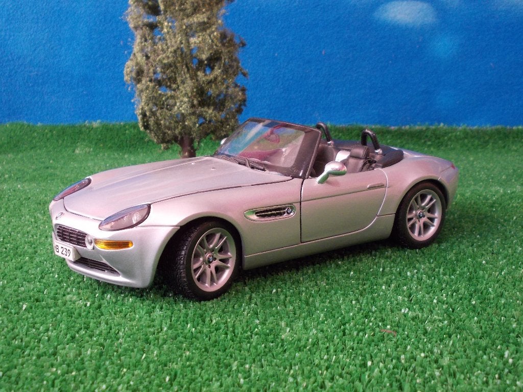 BMW Z8 - Maisto als 007 James Bond The World is Not Enough, Hobby en Vrije tijd, Modelauto's | 1:18, Ophalen of Verzenden, Zo goed als nieuw