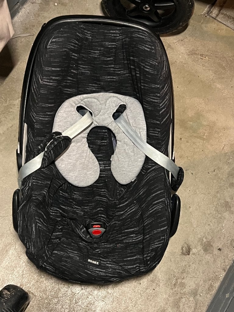 Maxi Cosi denim uitvoering met zwarte hoes, Kinderen en Baby's, Autostoeltjes, Ophalen, 15 t/m 36 kg, Maxi-Cosi, Autogordel
