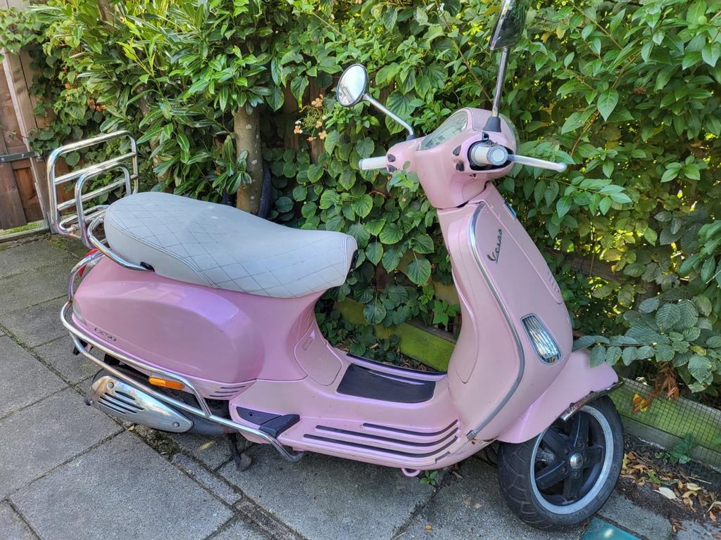 Roze Vespa LX50 snorscooter, Ophalen, Gebruikt, Benzine, Vespa