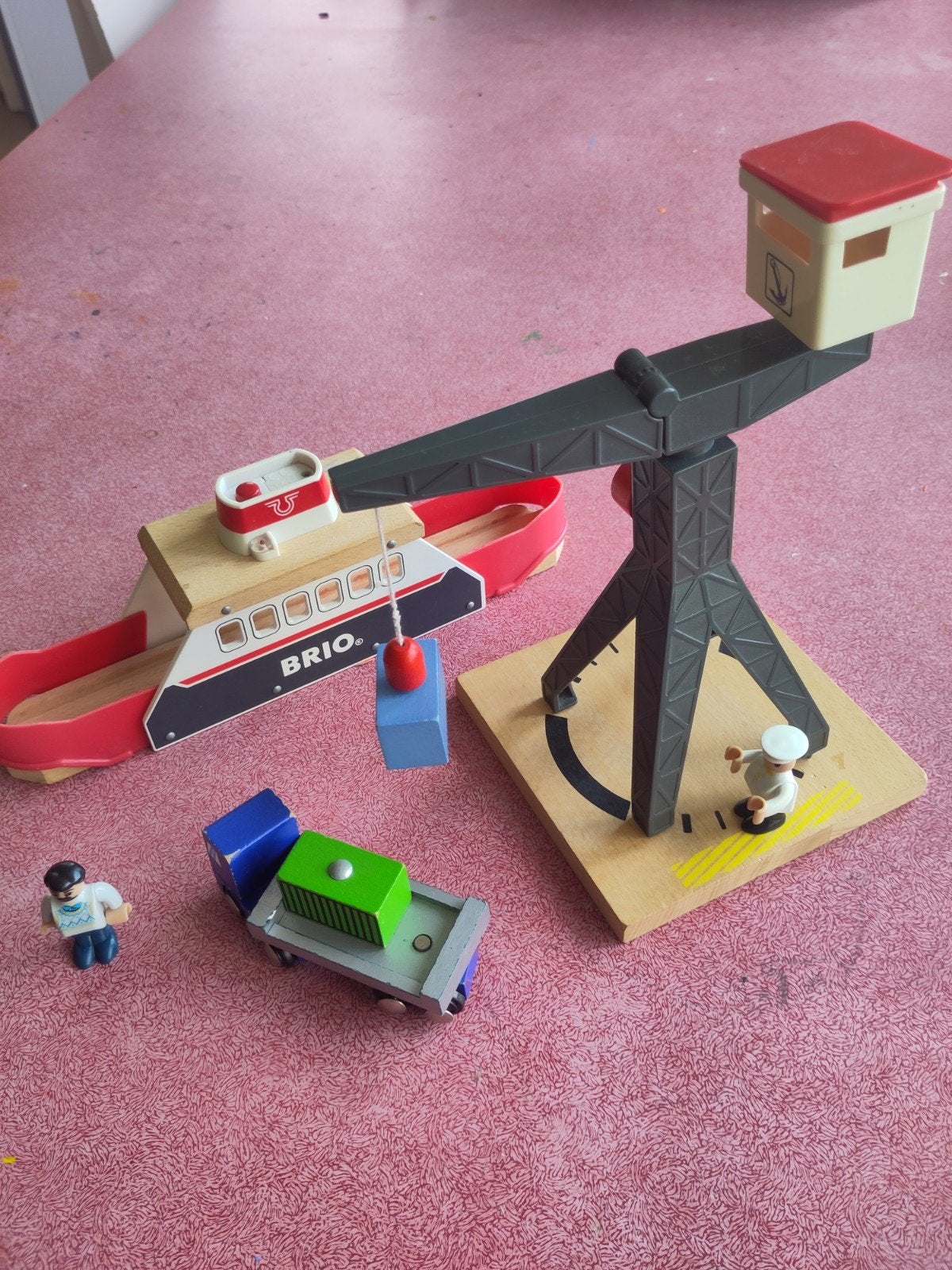 Hijskraan, boot, containers en twee treinbaan figuren, Ophalen of Verzenden, Gebruikt