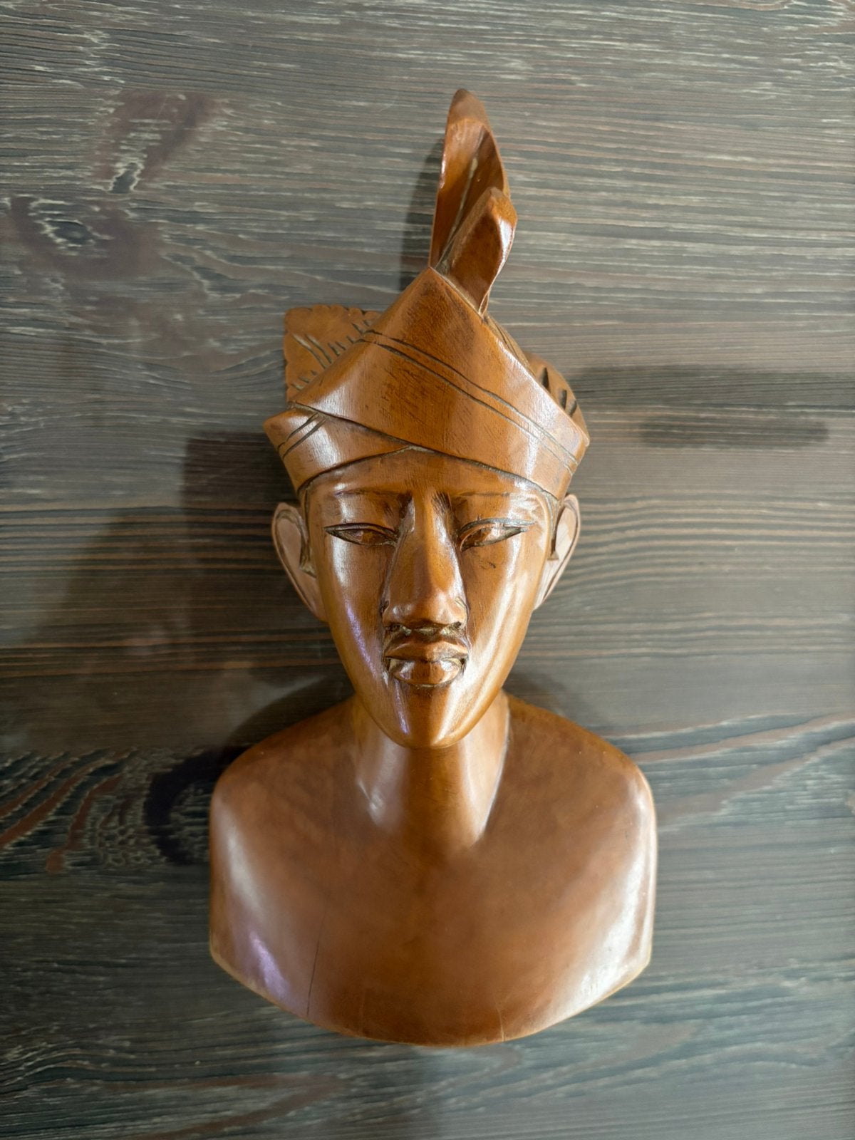Balinees houtsnijwerk Man, Ophalen