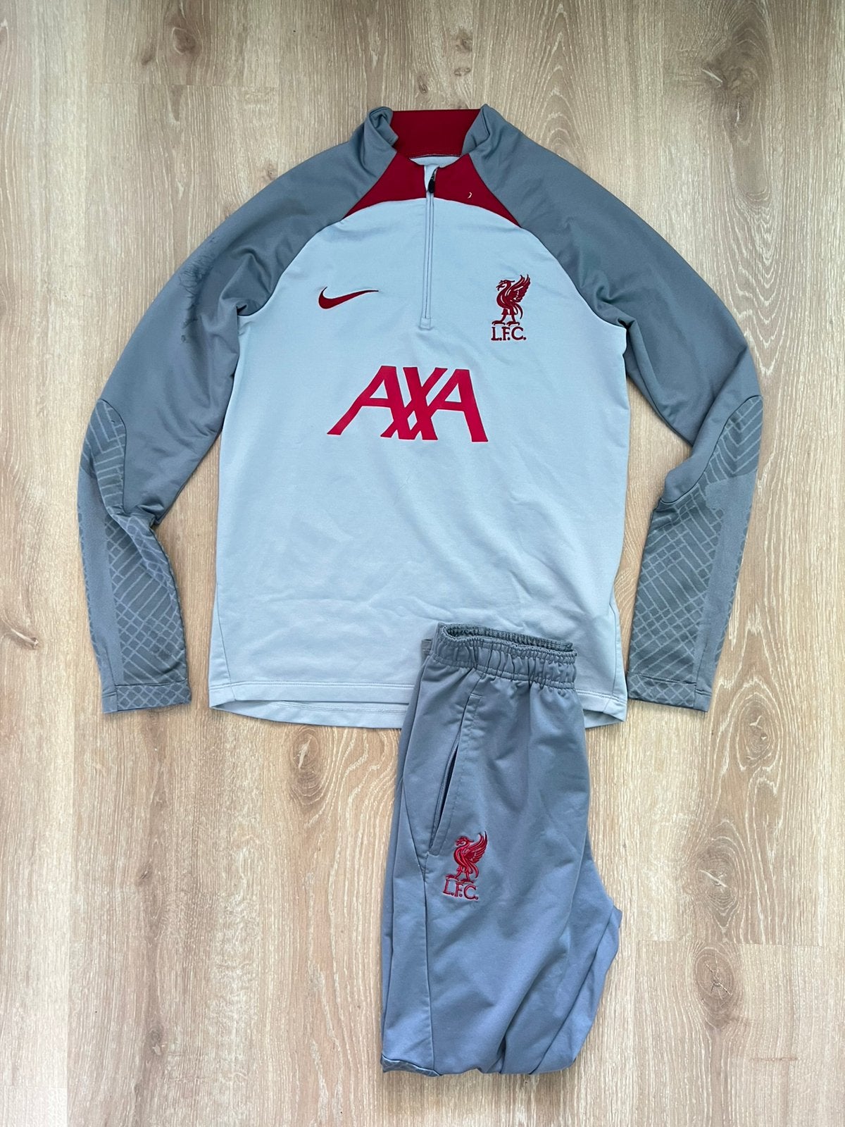 Liverpool trainingspak Nike 22/23  Maat 147-158, Gebruikt, Jongen of Meisje, Sport- of Zwemkleding, Ophalen of Verzenden