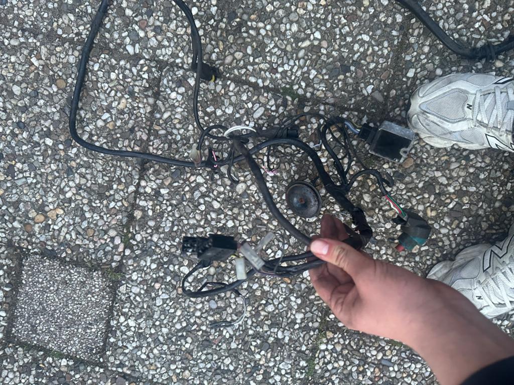 Zip 4 takt kabelboom omgeknipt voor alpha led, Fietsen en Brommers, Brommeronderdelen | Scooters, Ophalen of Verzenden, Zo goed als nieuw