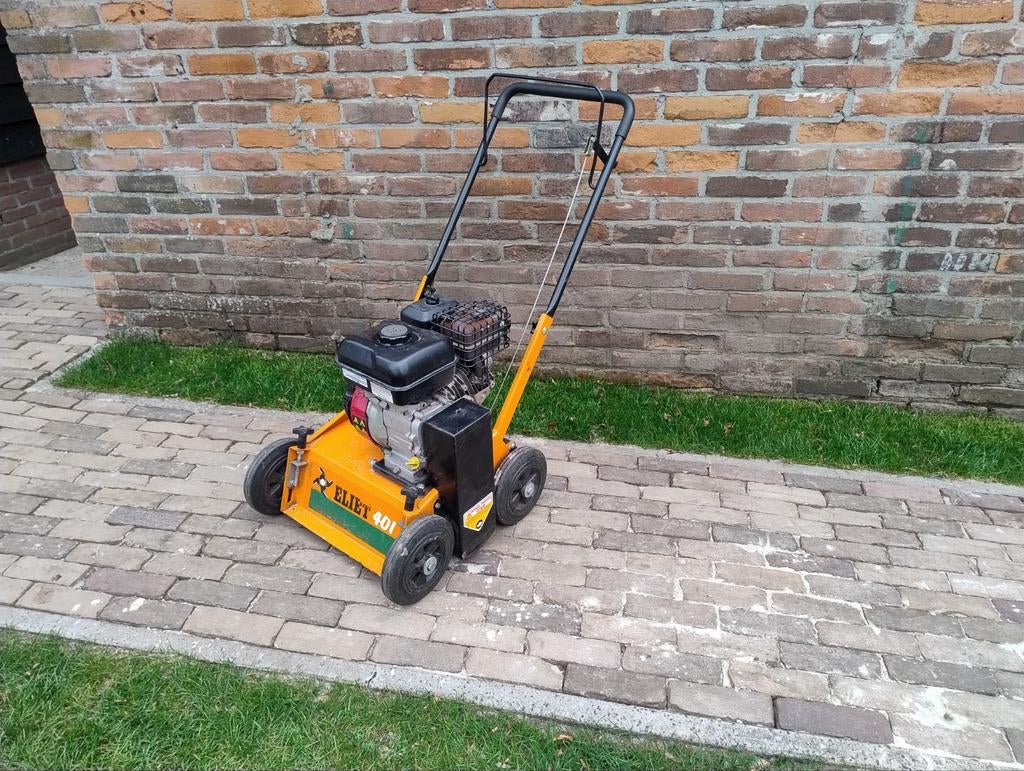 te huur: Eliet Verticuteermachine, Tuin en Terras, Verticuteermachines, Gebruikt, Benzine, Ophalen of Verzenden