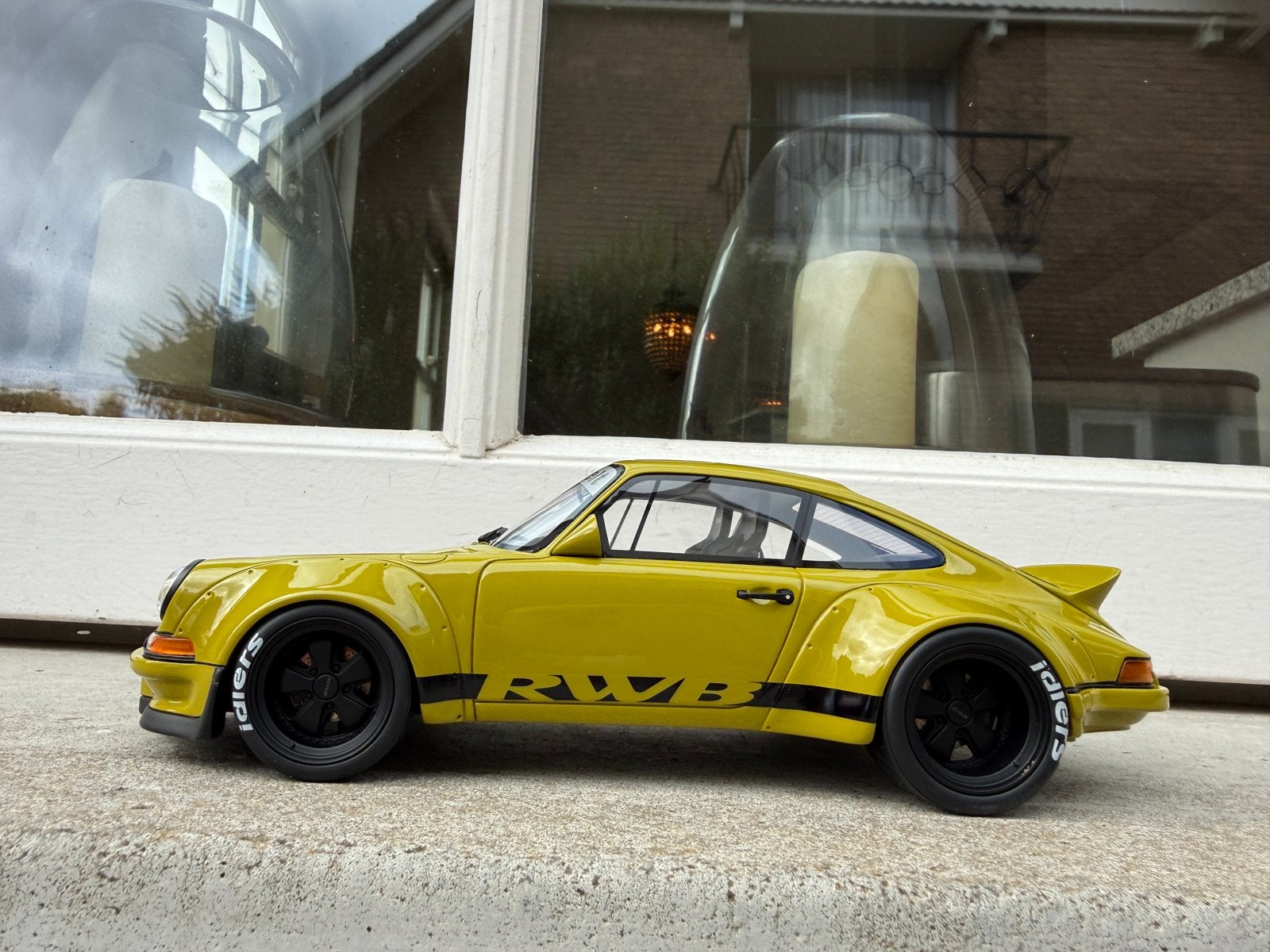1:18 Porsche 911 930 RWB Ducktail Kaki 1973 GT Spirit GT120, Hobby en Vrije tijd, Modelauto's | 1:18, Overige merken, Info@gts-models.com