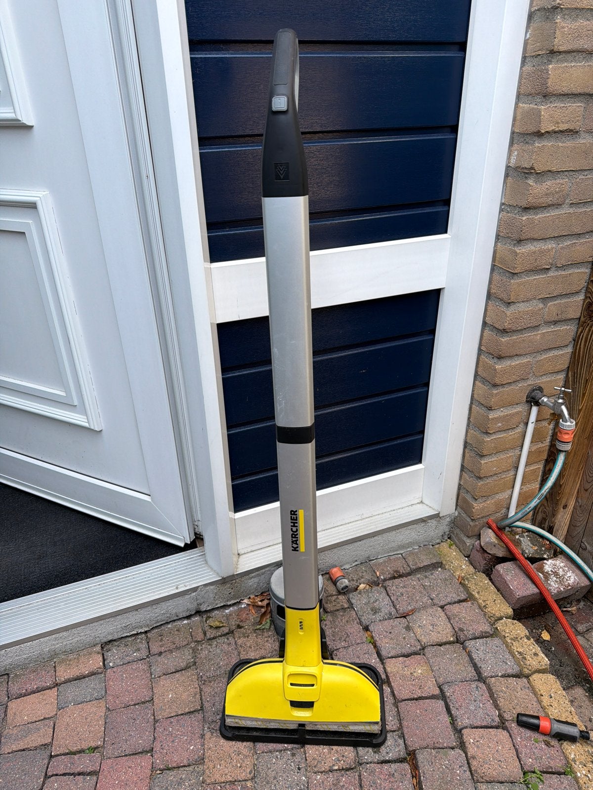 Kärcher vloerreiniger, Doe-het-zelf en Verbouw, Reinigingsmachines, Ophalen, Gebruikt, Schrobmachine