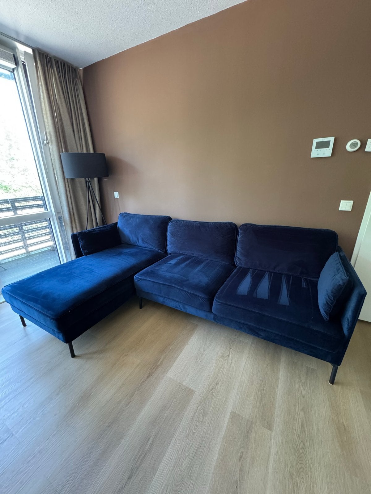 Dimehouse Blauwe Velvet Hoekbank Rechts, Huis en Inrichting, Ophalen, 250 tot 300 cm, Hoekbank, Zo goed als nieuw