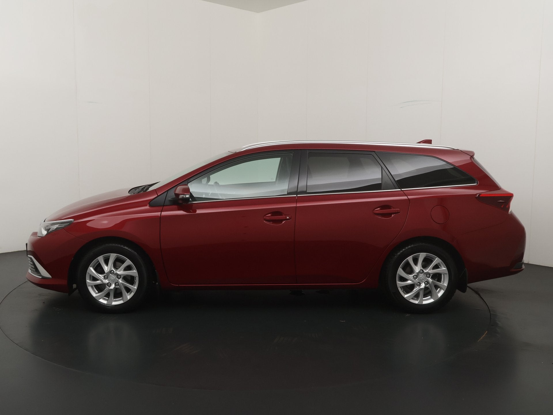 Toyota Auris Touring Sports 1.2T 116pk Executive | Trekhaak, 12 maanden, 450 kg, Gebruikt, Origineel Nederlands