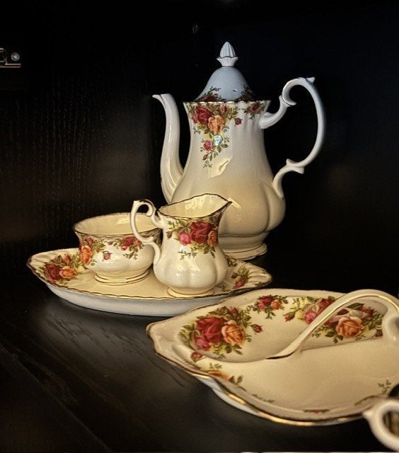 59 delig servies Royal Albert  Old Country Roses, Ophalen