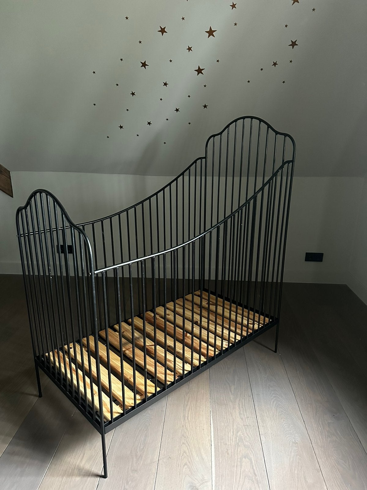 Zwart metalen ledikant met matras, Huis en Inrichting, Ophalen, Gebruikt, Eenpersoons, Zwart