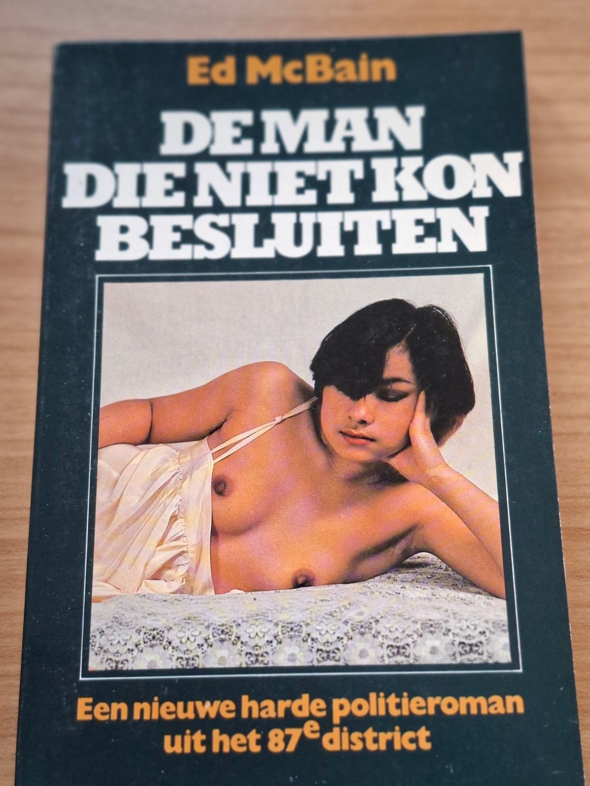 Ed McBain - De man die niet kon besluiten., Ophalen of Verzenden, Zo goed als nieuw