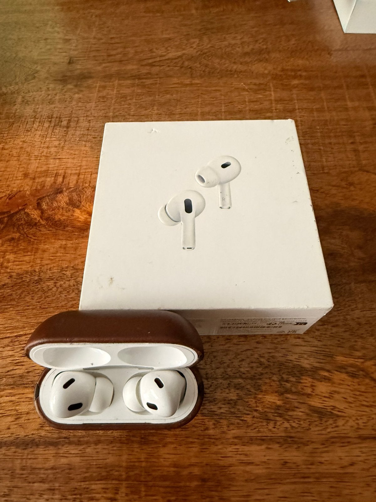 Airpods Pro 2 USB C nieuwstaat inclusief dure case leather, Ophalen of Verzenden, Zo goed als nieuw, Onbekend