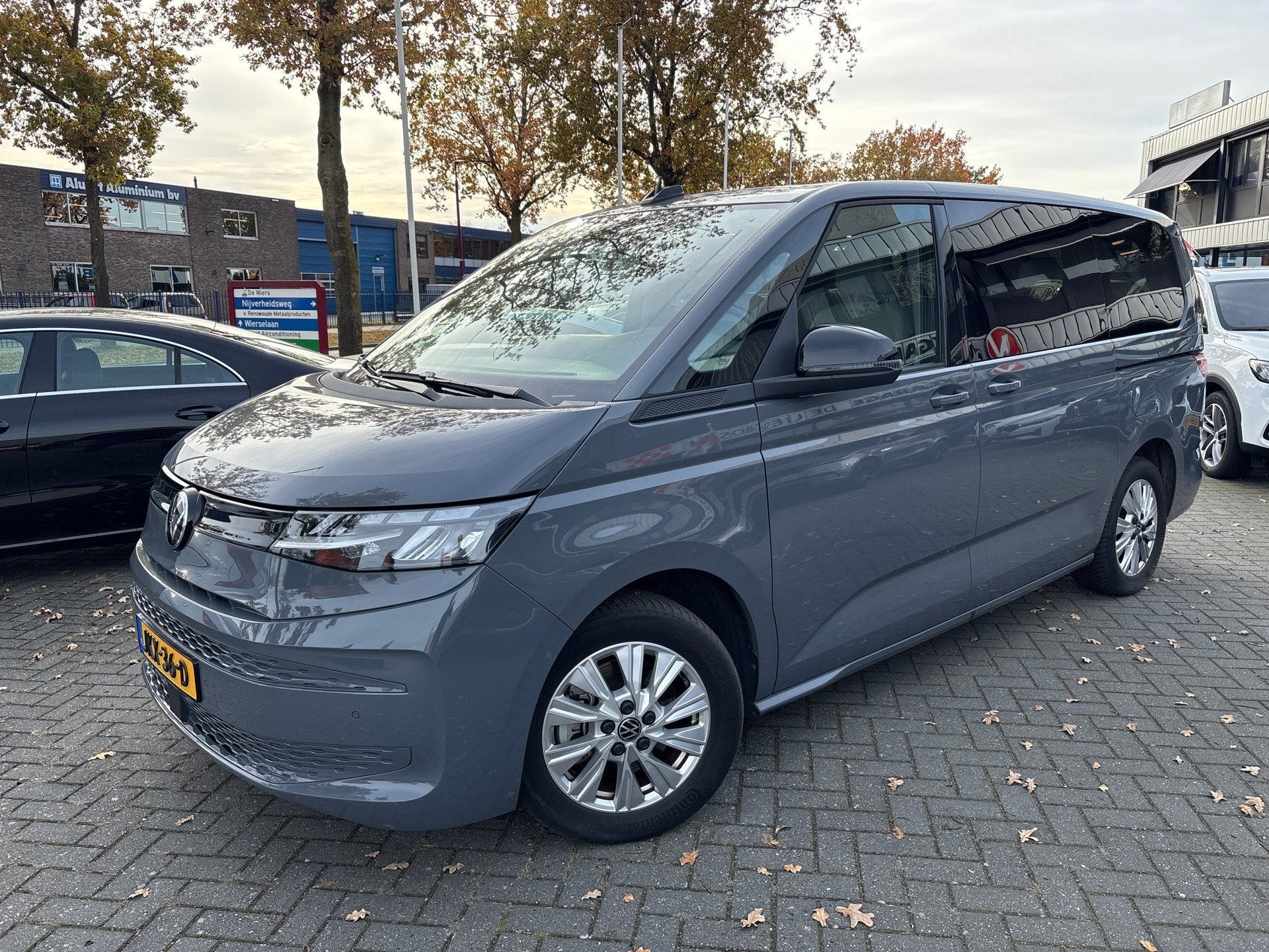 Volkswagen MULTIVAN 1.4 eHybrid L2H1 Life Business 6 persoon, Auto's, Stof, Gebruikt, Plug-in hybride, Hybride Elektrisch/Benzine
