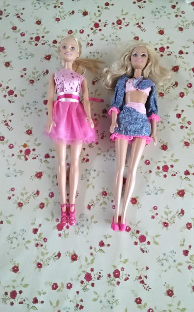 2 Barbie poppen met kleding, Ophalen of Verzenden, Gebruikt, Barbie