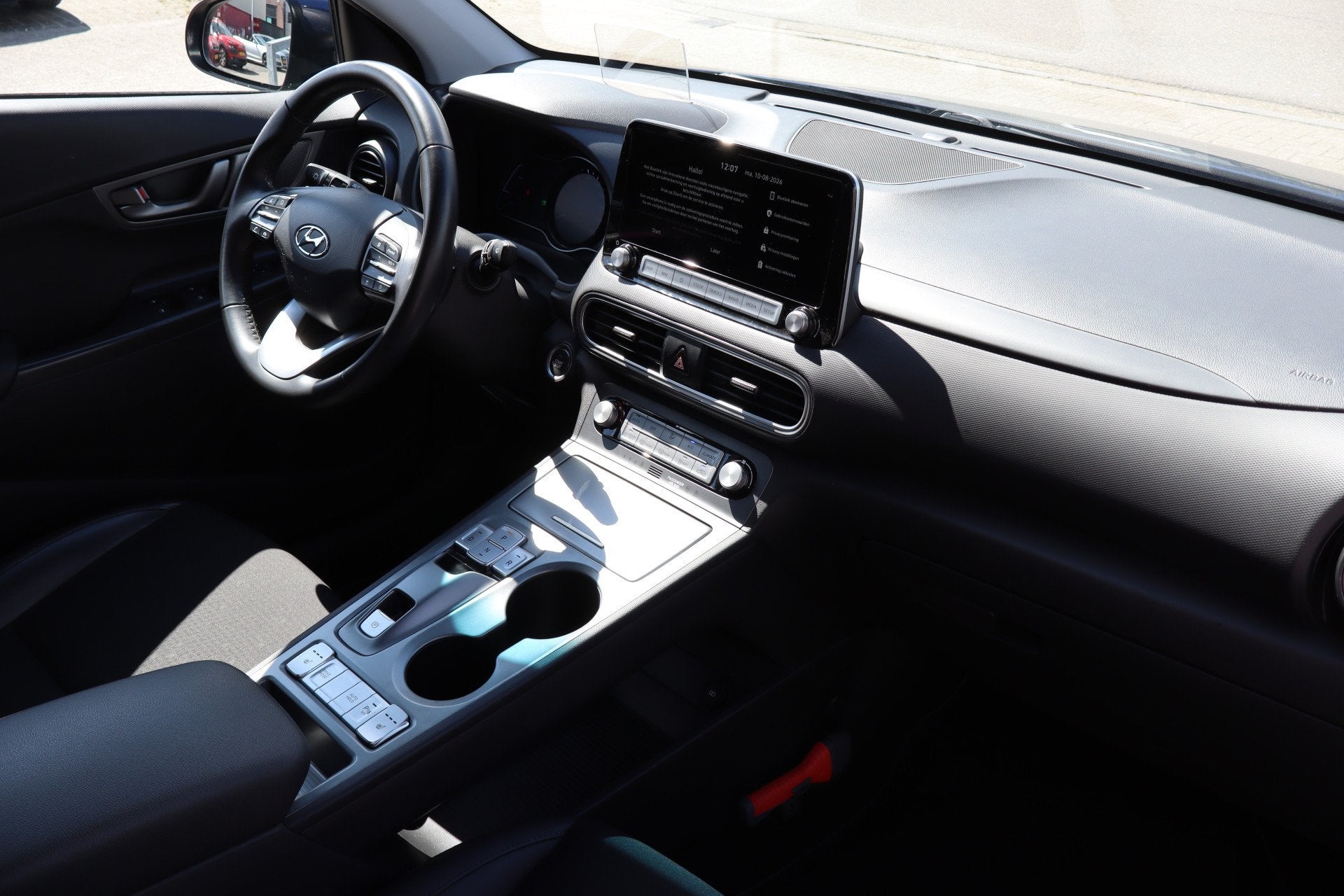 Hyundai KONA EV Fashion 64 kWh Nederlandse auto/Stoelverwarm, 12 maanden, Stof, Gebruikt, Zwart