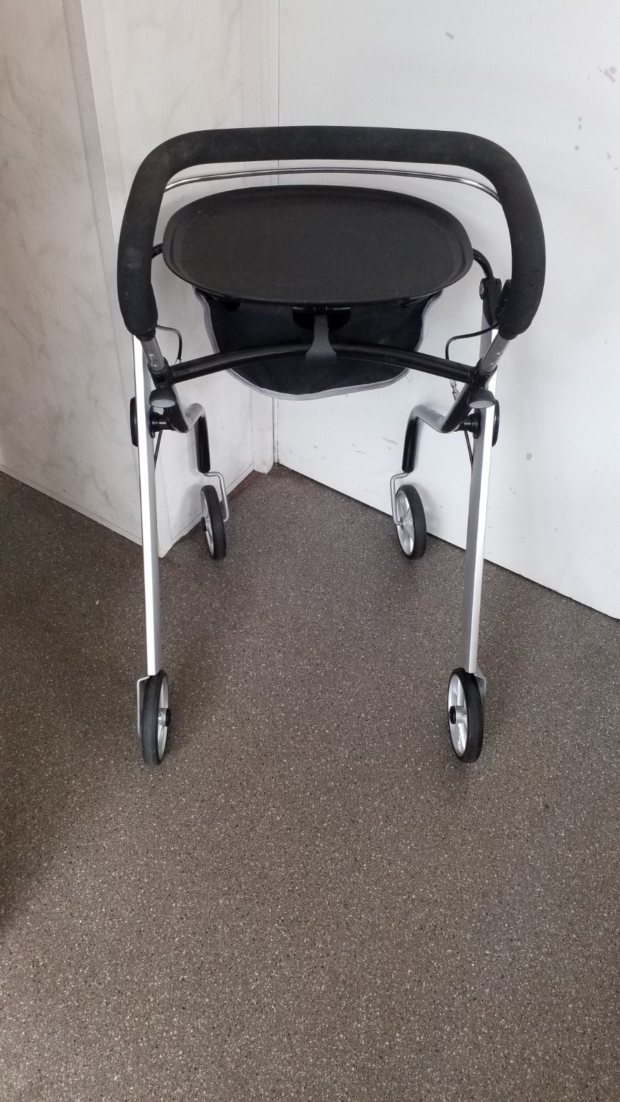 TRUST   LETS  GO   LICHTGEWICHT   ROLLATOR, Ophalen, Lichtgewicht