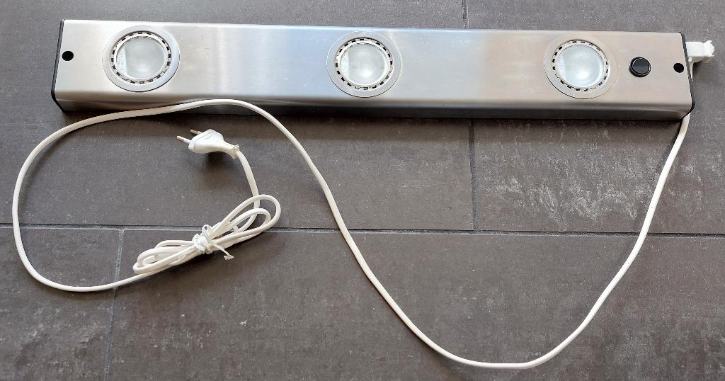 Ikea LED onderbouwarmatuur 55,5 cm - met drie lichten, Ophalen, Gebruikt, Metaal of Aluminium, Led