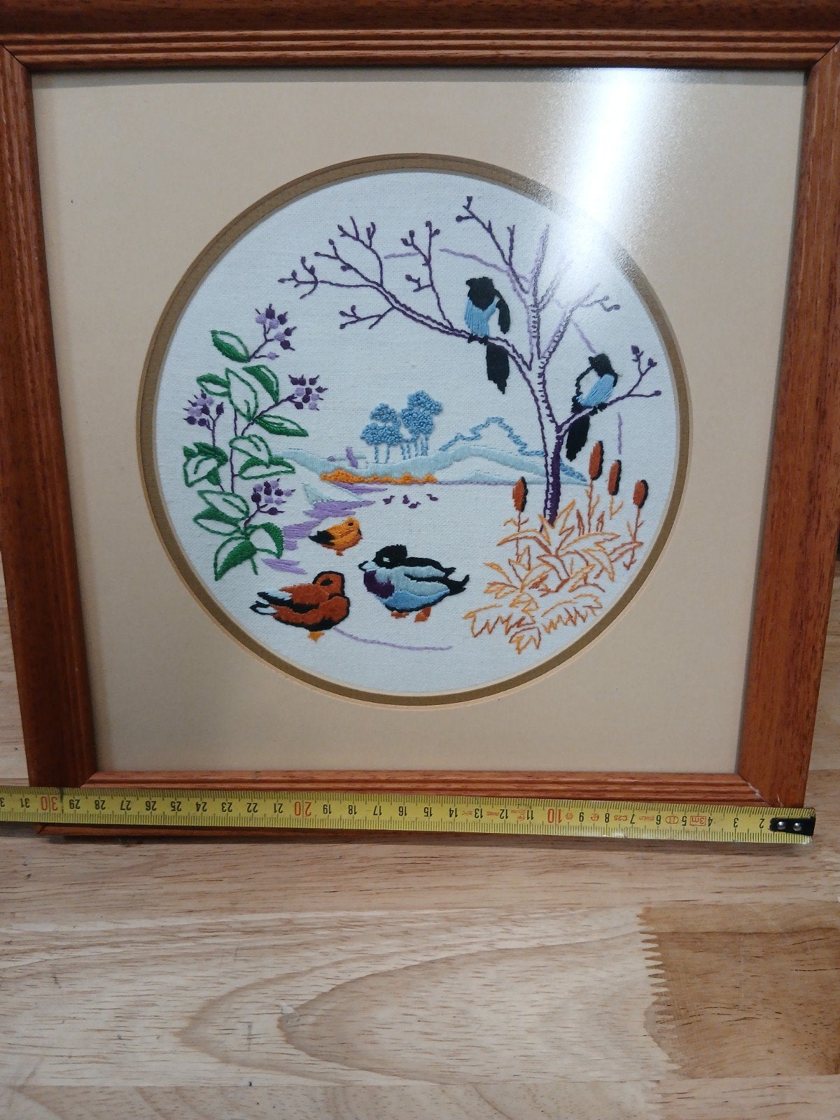 Geborduurde schilderijen met vogels en eekhoorn, Minder dan 50 cm, Ophalen of Verzenden, Zo goed als nieuw, Schilderij