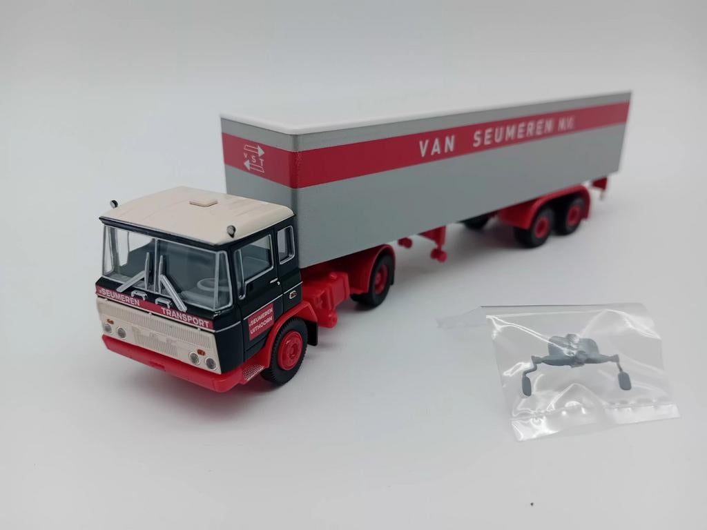 CLASSIC DAF + TRAILER  MAMMOET - VAN SEUMEREN 1:87, Hobby en Vrije tijd, Modelauto's | 1:87, Nieuw, Bus of Vrachtwagen, Brekina