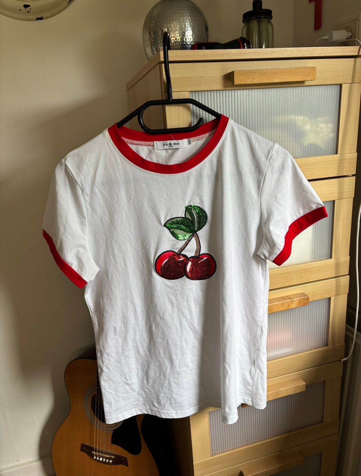 Shirt met kers, maat M/L, Maat 38/40 (M), Wit, Ophalen of Verzenden, Zo goed als nieuw